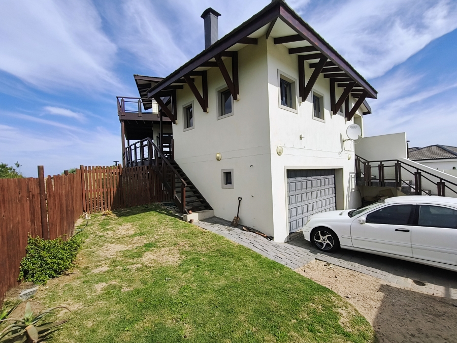 6 Bedroom Property for Sale in Paradise Beach Eastern Cape